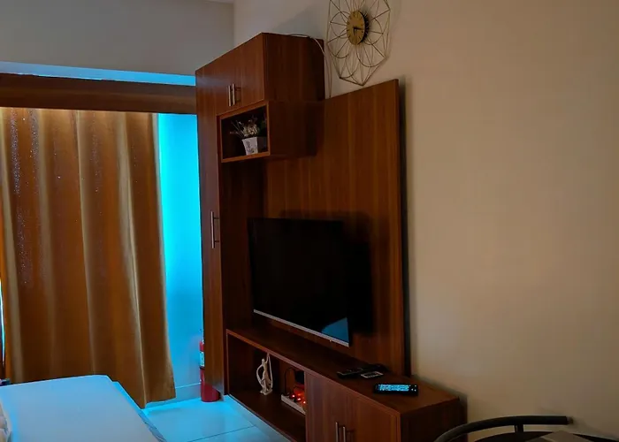 18t2 Chic Corner, Horizons 101,